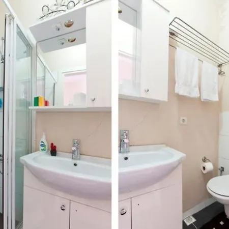 Adonis House Taksim شقة